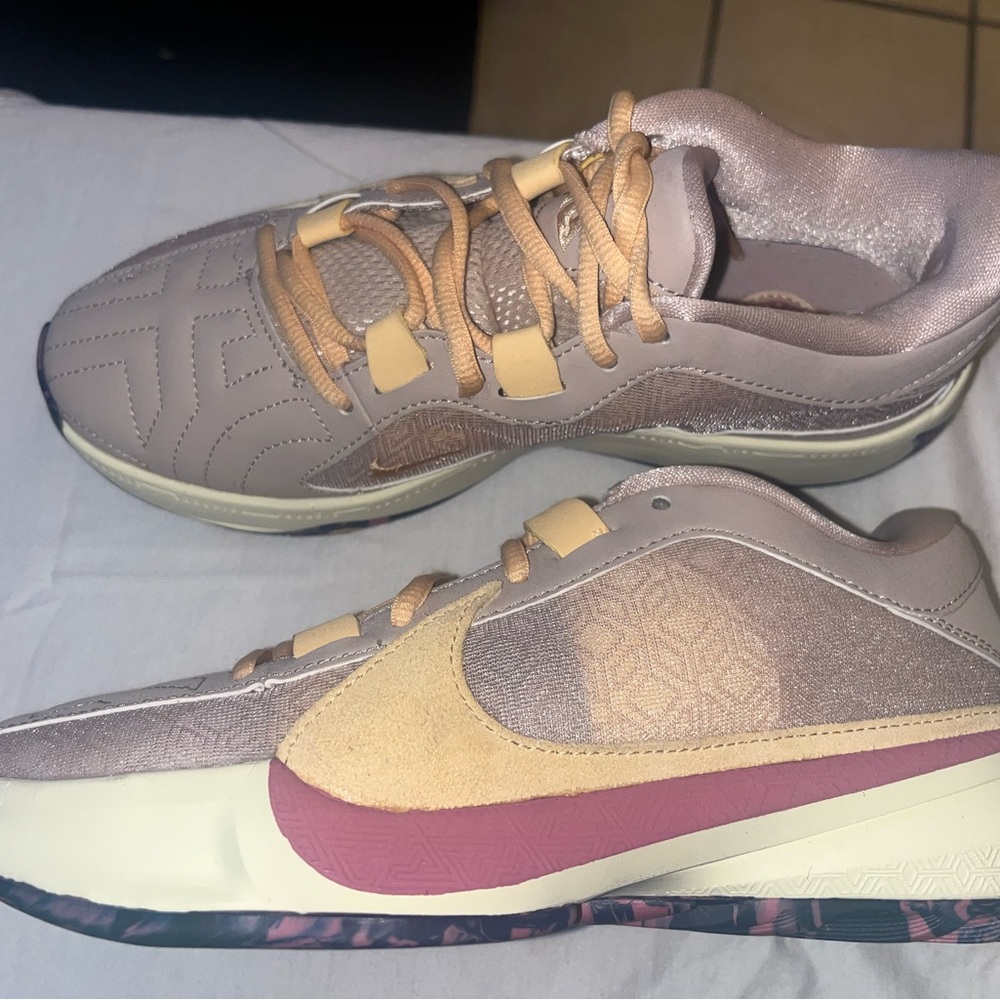 Giannis Freak 5 Nike shoes size (5.5) NEVER BEEN WORN #NikeAir